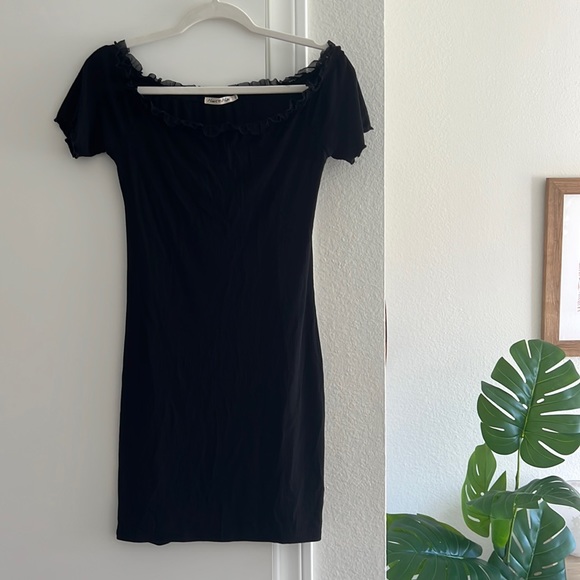 Mini Ruffle Bodycon Dress - 90s Style Black Bodycon Minimalist Fitted Mini Dress - Picture 2 of 8